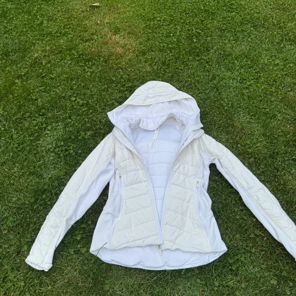 Lululemon - Picture 3 of 5